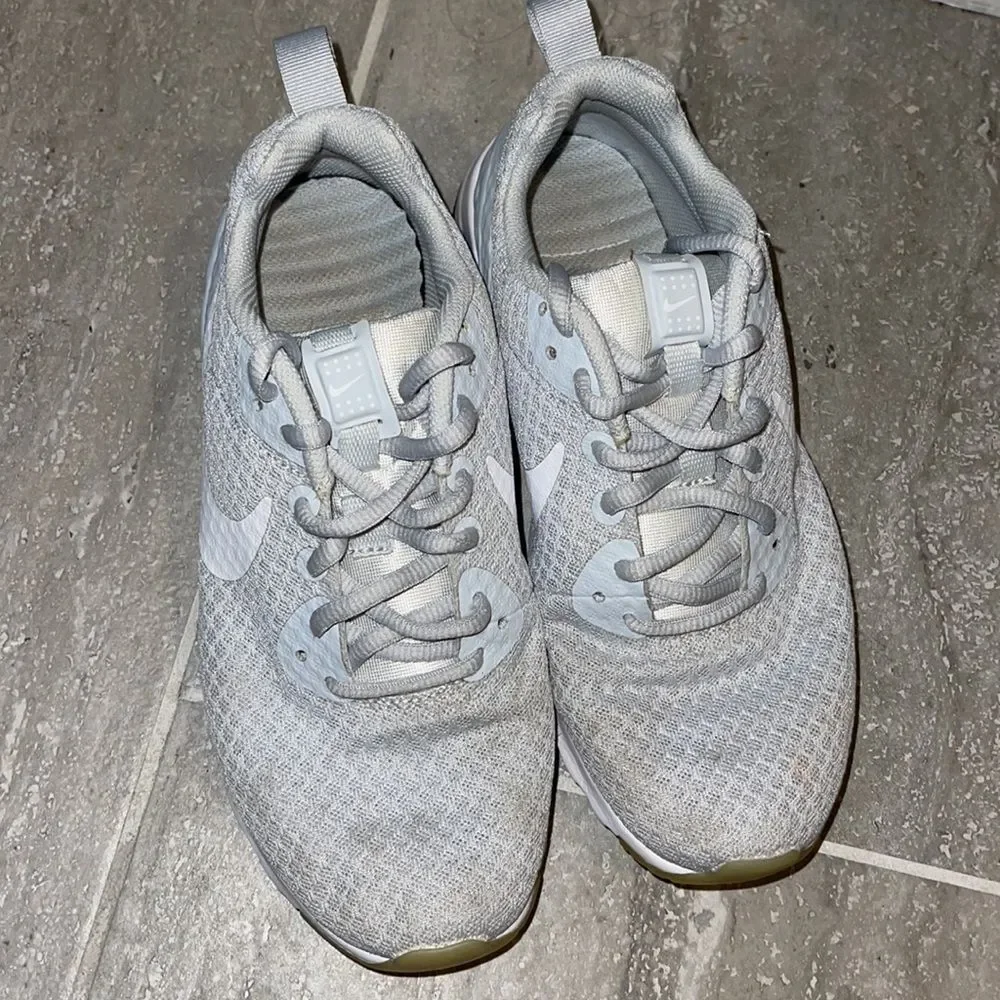 woman’s nike shoes